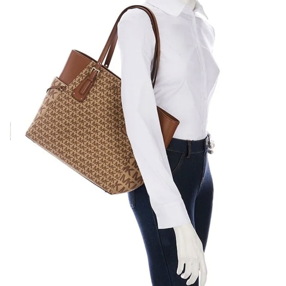 Michael kors Voyager Set Logo Jacquard East West Tote Shoulder Bag - Picture 4 of 14